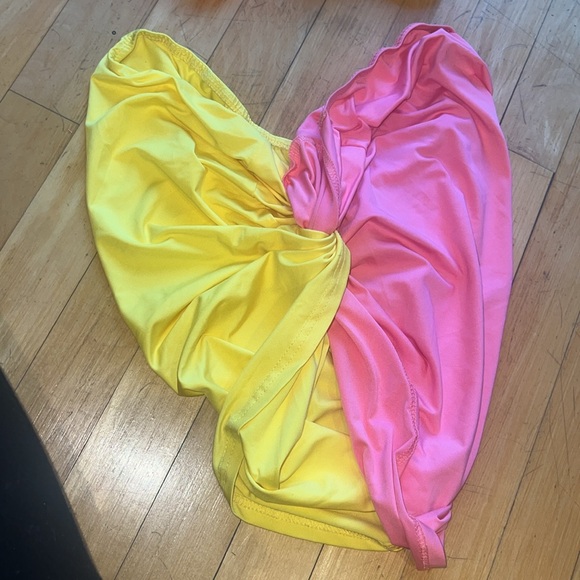 Sherbet Two Piece Set 💛🩷
Twisted color block set im obsessed with - Picture 2 of 3